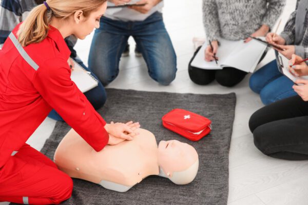 Woman,Demonstrating,Cpr,On,Mannequin,In,First,Aid,Class